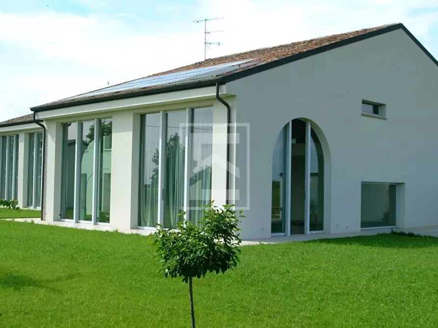 Immagine 21 di Villa in vendita  in strada mussolina a Goito