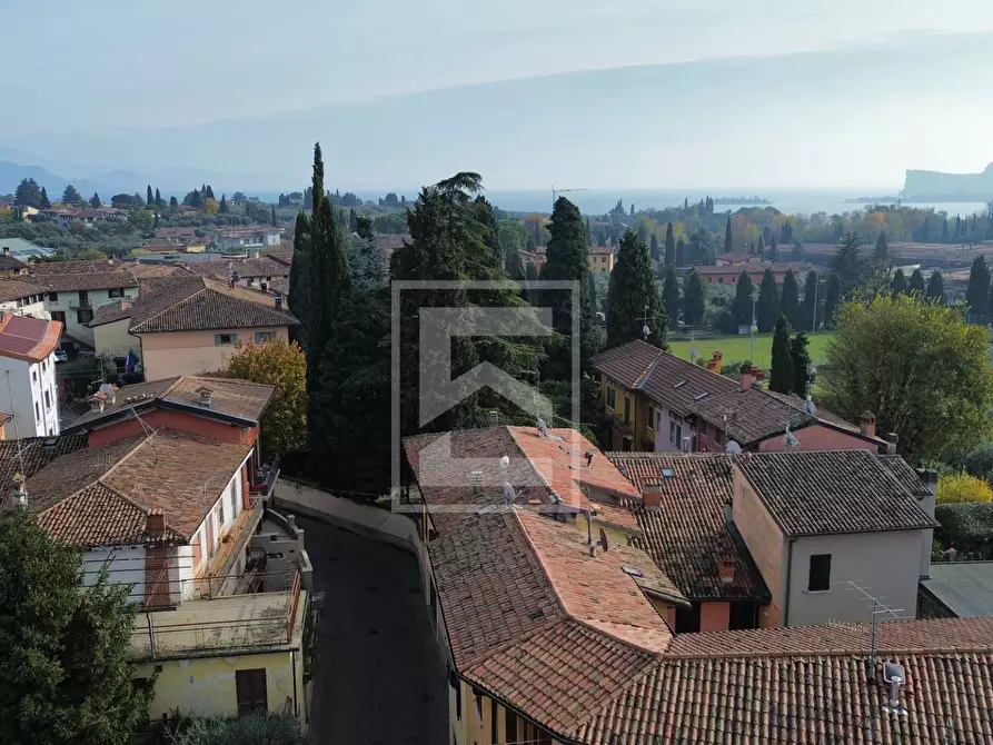 Immagine 13 di Rustico / casale in vendita  in via garibaldi a San Felice Del Benaco