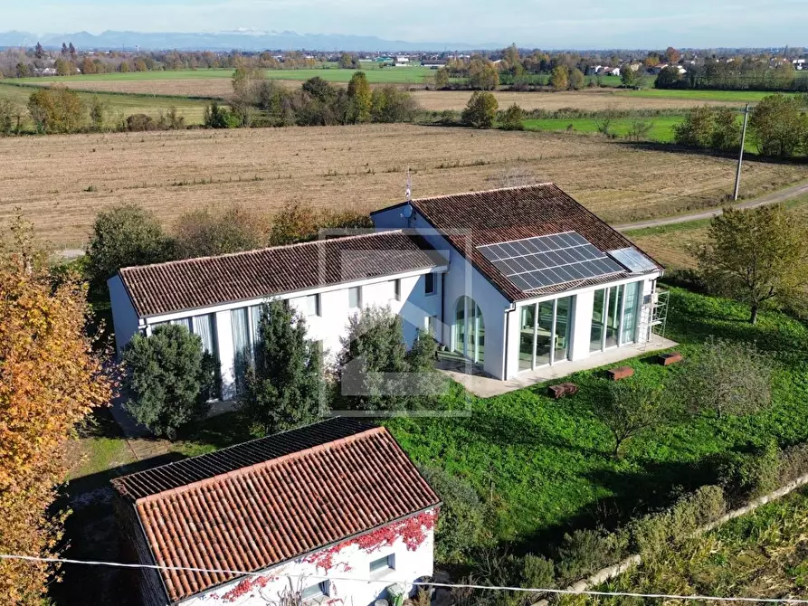 Immagine 4 di Villa in vendita  in strada mussolina a Goito