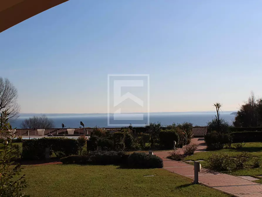 Immagine 5 di Appartamento in vendita  in Via Pascoli a Manerba Del Garda