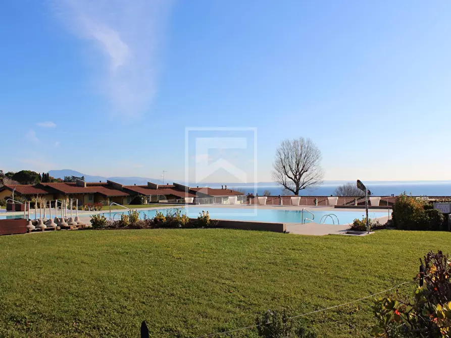 Immagine 21 di Appartamento in vendita  in Via Pascoli a Manerba Del Garda