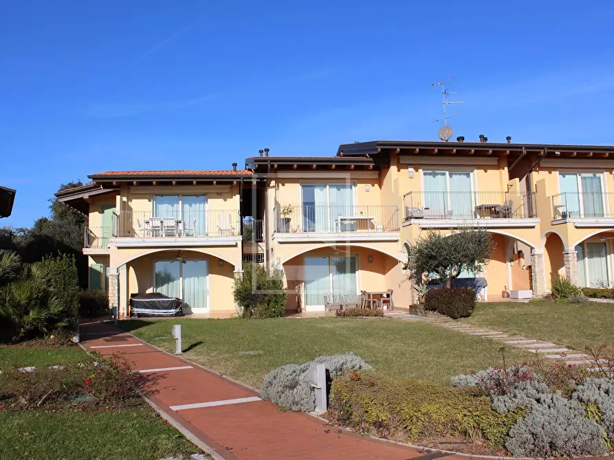 Immagine 3 di Appartamento in vendita  in Via Pascoli a Manerba Del Garda