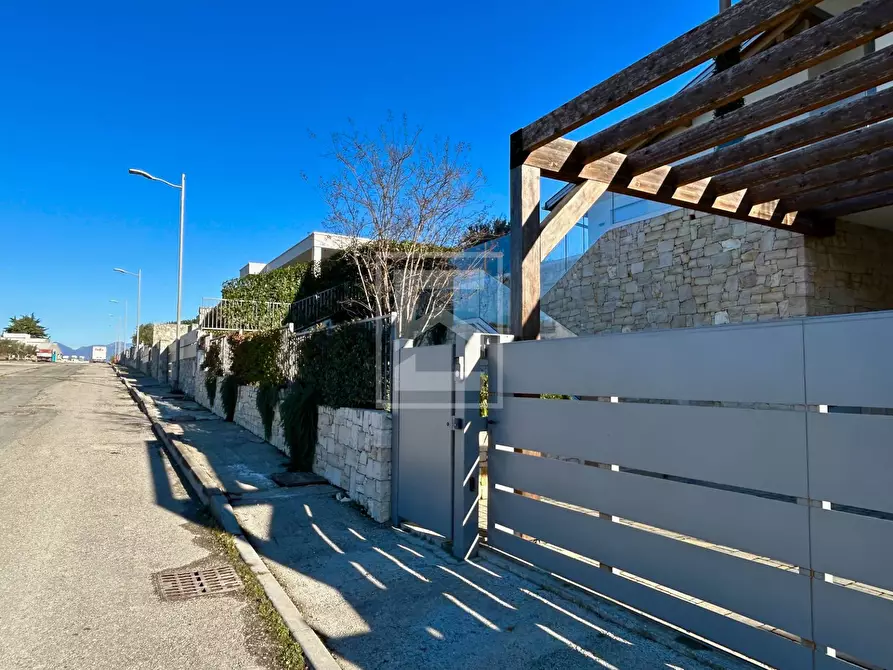 Immagine 26 di Villa in vendita  in Via Lavagnone a Desenzano Del Garda