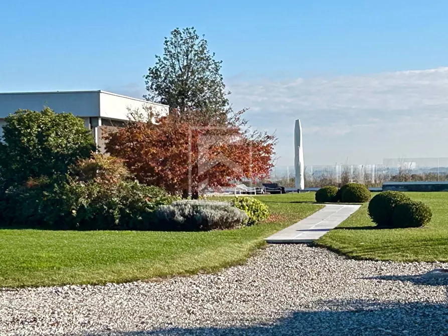 Immagine 28 di Villa in vendita  in Via Lavagnone a Desenzano Del Garda