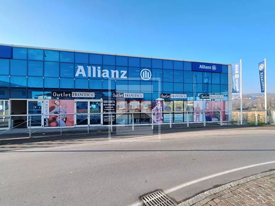 Immagine 4 di Negozio in vendita  in Via Campagnola a Manerba Del Garda