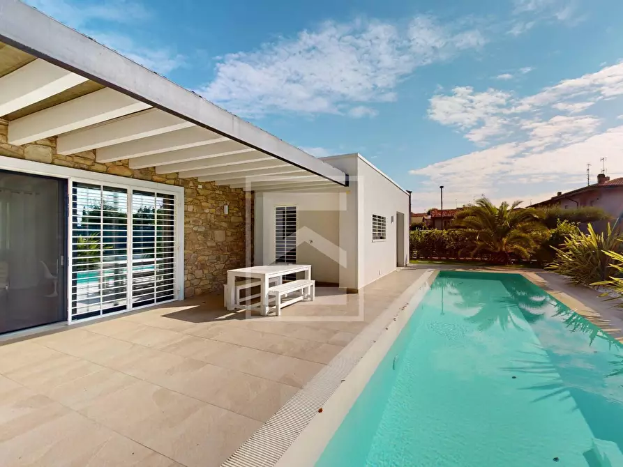 Immagine 1 di Villa in vendita  in via Pralongo a Padenghe Sul Garda