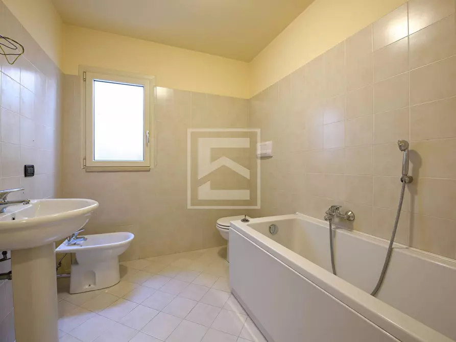 Immagine 25 di Villa in affitto  in via della Selva a Manerba Del Garda