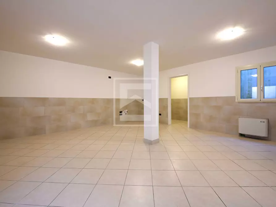 Immagine 30 di Villa in affitto  in via della Selva a Manerba Del Garda