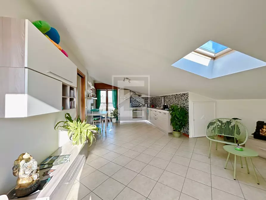 Immagine 16 di Villa in vendita  in via Ponale a Desenzano Del Garda