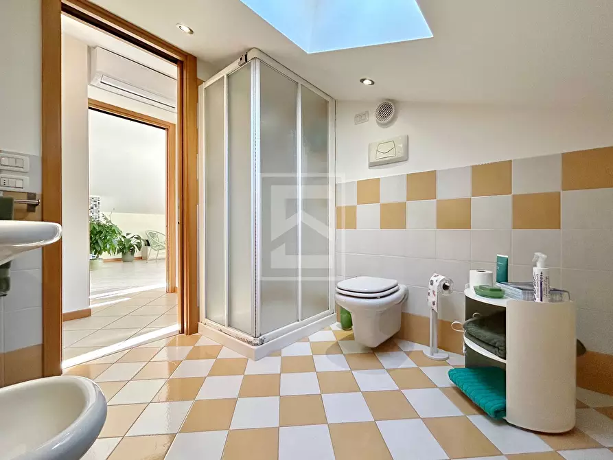 Immagine 23 di Villa in vendita  in via Ponale a Desenzano Del Garda