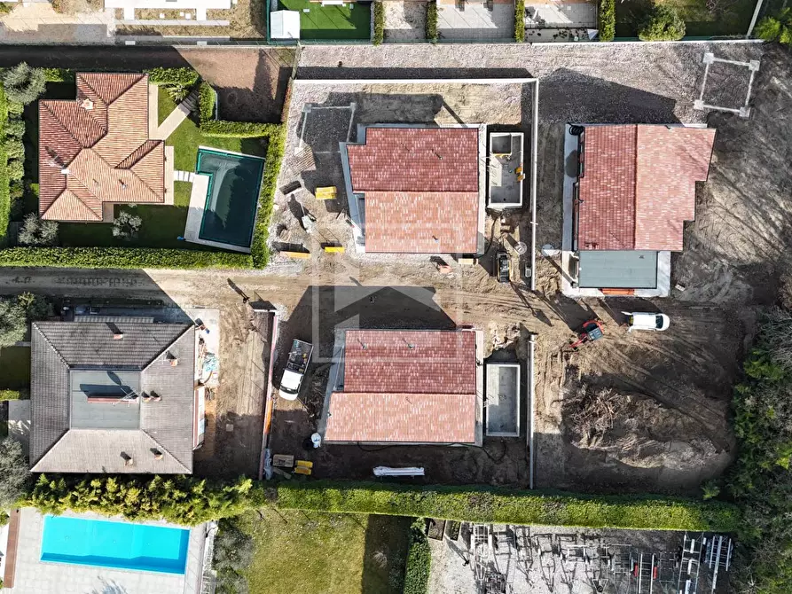 Immagine 21 di Villa in vendita  in via repubblica a Manerba Del Garda