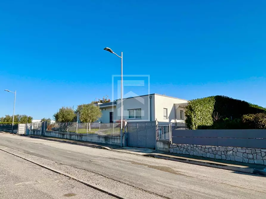 Immagine 3 di Casa bifamiliare in vendita  in Via Lavagnone a Desenzano Del Garda