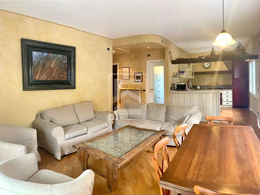 Immagine 1 di Appartamento in vendita  in via statale a Toscolano-Maderno