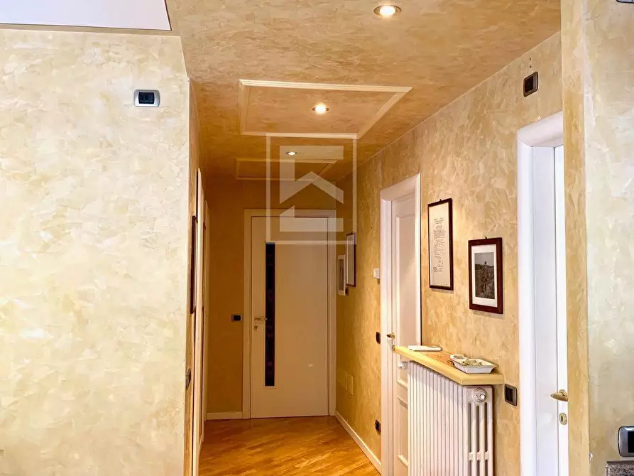 Immagine 9 di Appartamento in vendita  in via statale a Toscolano-Maderno