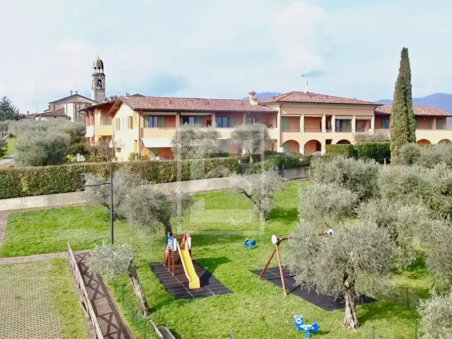 Immagine 3 di Appartamento in vendita  in Via della Moia a San Felice Del Benaco