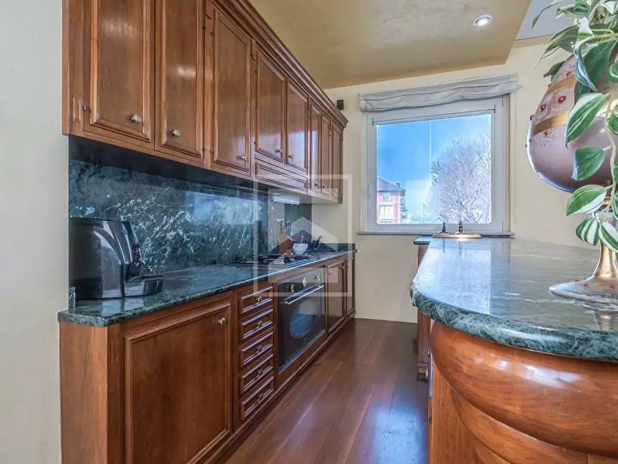 Immagine 30 di Villa in vendita  in Via Tommaso dal Molin a Desenzano Del Garda