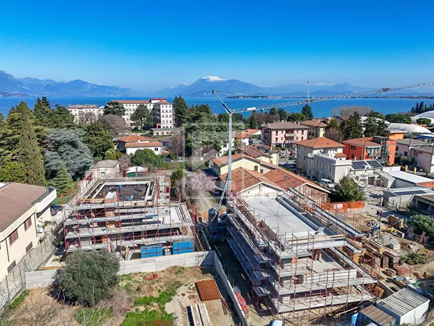 Immagine 4 di Villa in vendita  in via rambotti a Desenzano Del Garda