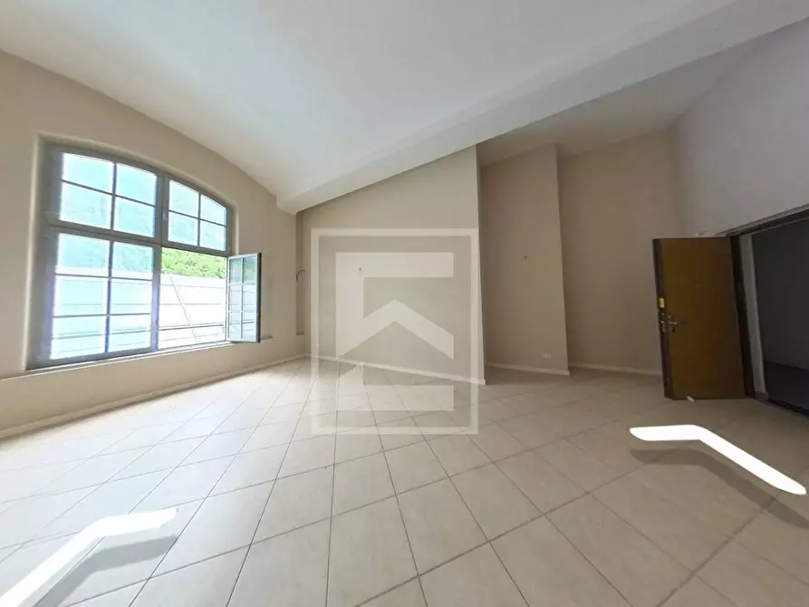 Immagine 2 di Appartamento in vendita  in Via Arnoldo Bellini a Roè Volciano