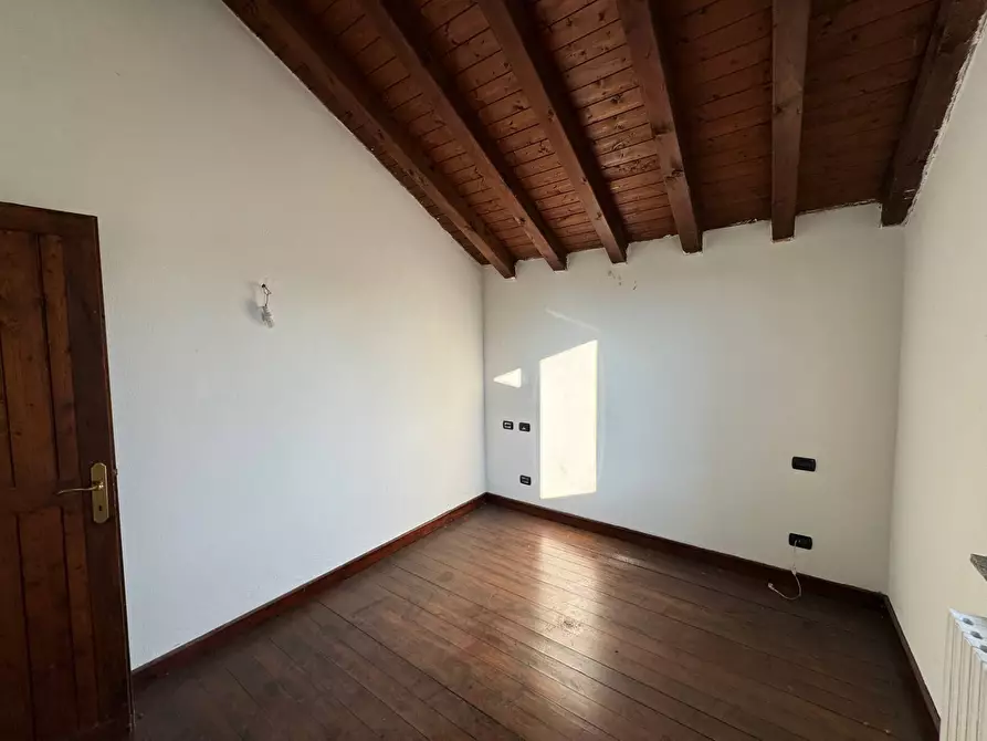 Immagine 1 di Casa indipendente in vendita  a Travaco' Siccomario