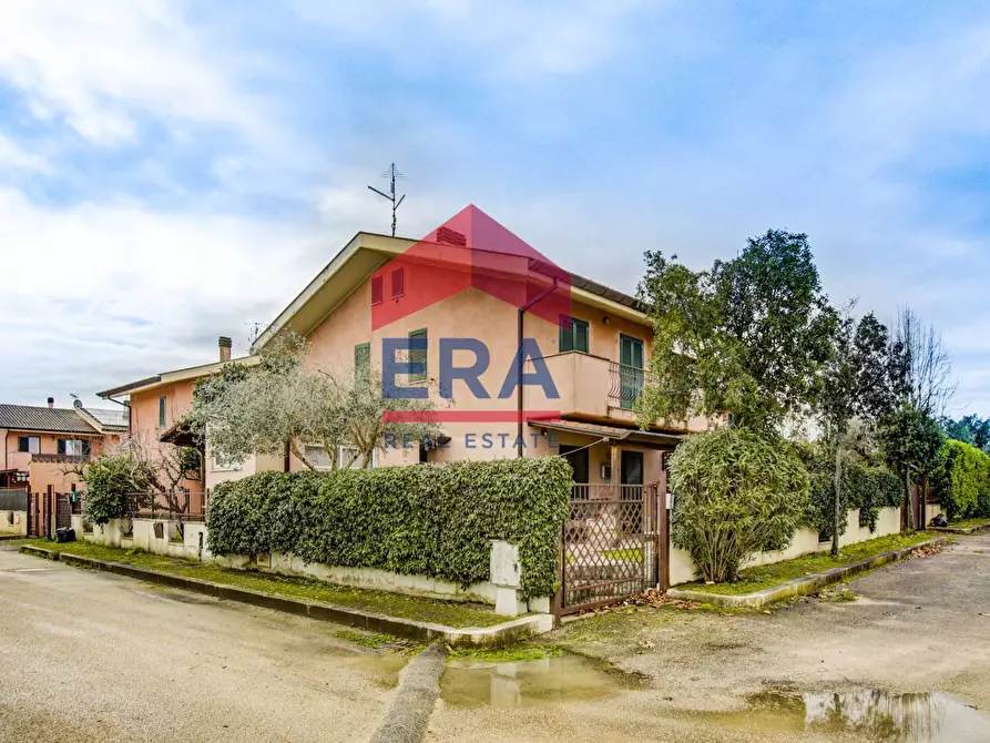 Immagine 1 di Casa bifamiliare in vendita  in Via Brenta a Sabaudia