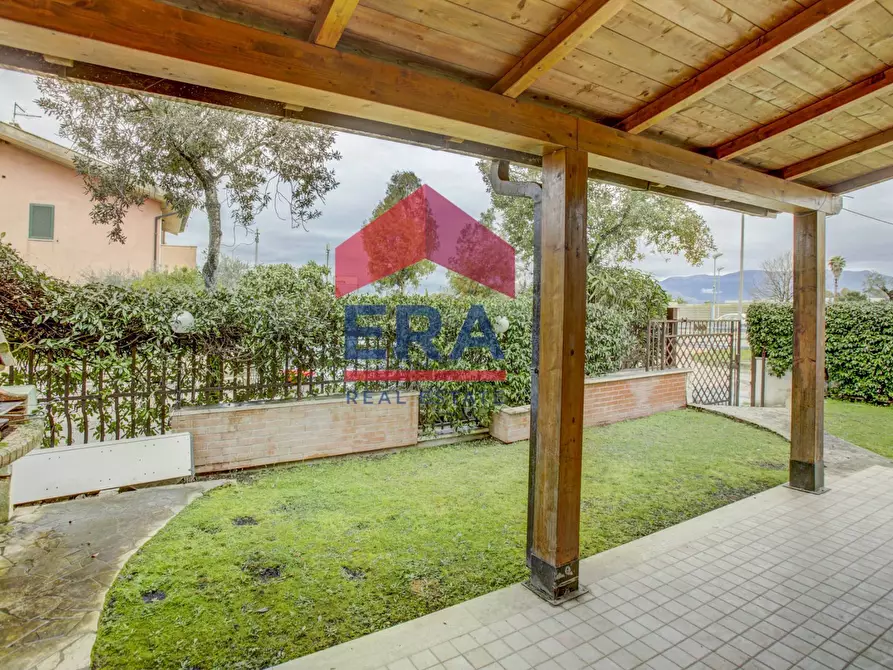 Immagine 1 di Casa bifamiliare in vendita  in Via Brenta a Sabaudia
