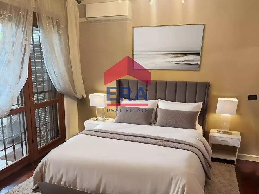 Immagine 5 di Appartamento in vendita  in Via Tina Modotti a Roma