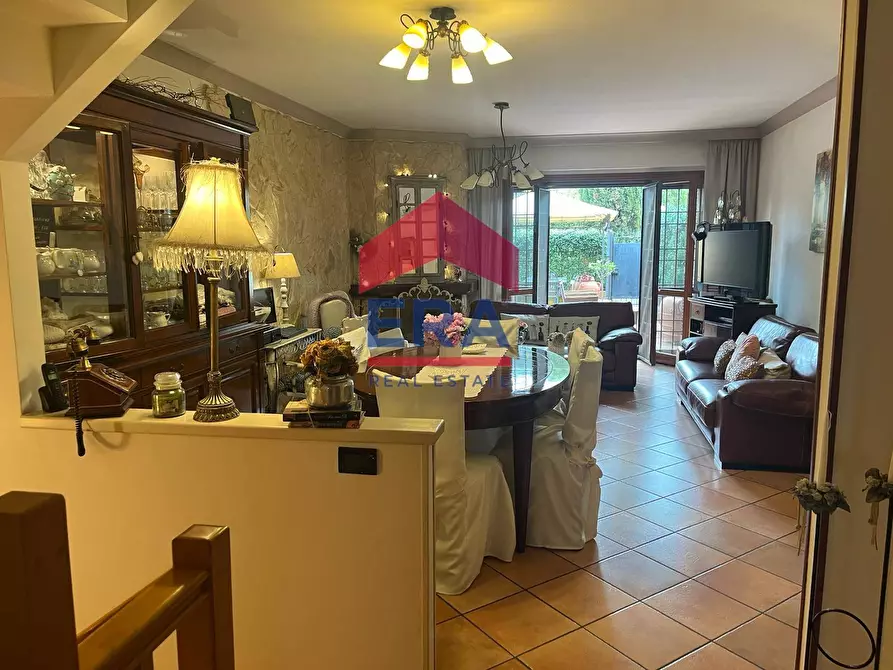 Immagine 8 di Appartamento in vendita  in Via Tina Modotti a Roma