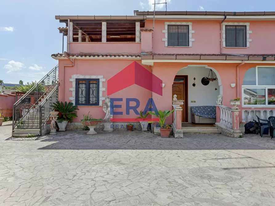 Immagine 1 di Villa in vendita  in via venezia a Ardea