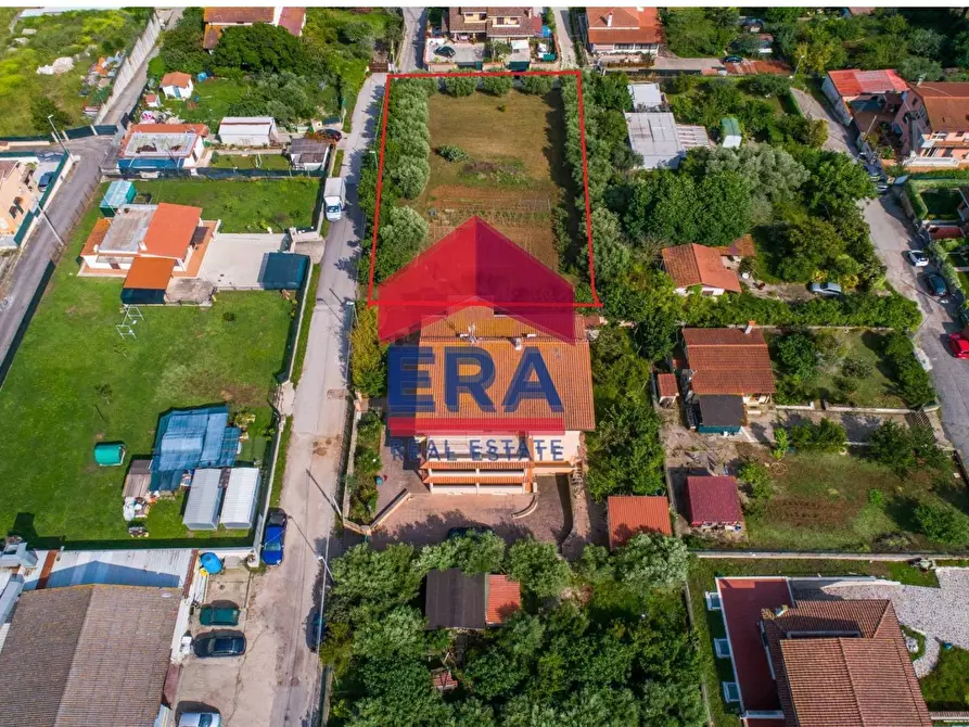 Immagine 1 di Terreno residenziale in vendita  in Via degli Abeti a Pomezia