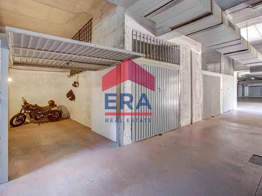 Immagine 8 di Box auto in vendita  in via Giuseppe Tomasi di Lampedusa a Roma