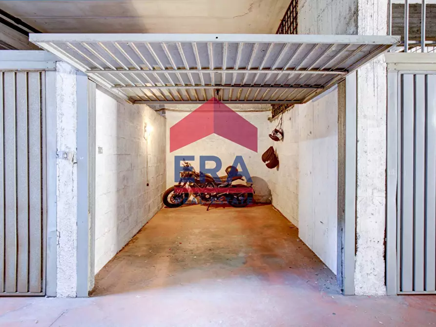 Immagine 9 di Box auto in vendita  in via Giuseppe Tomasi di Lampedusa a Roma