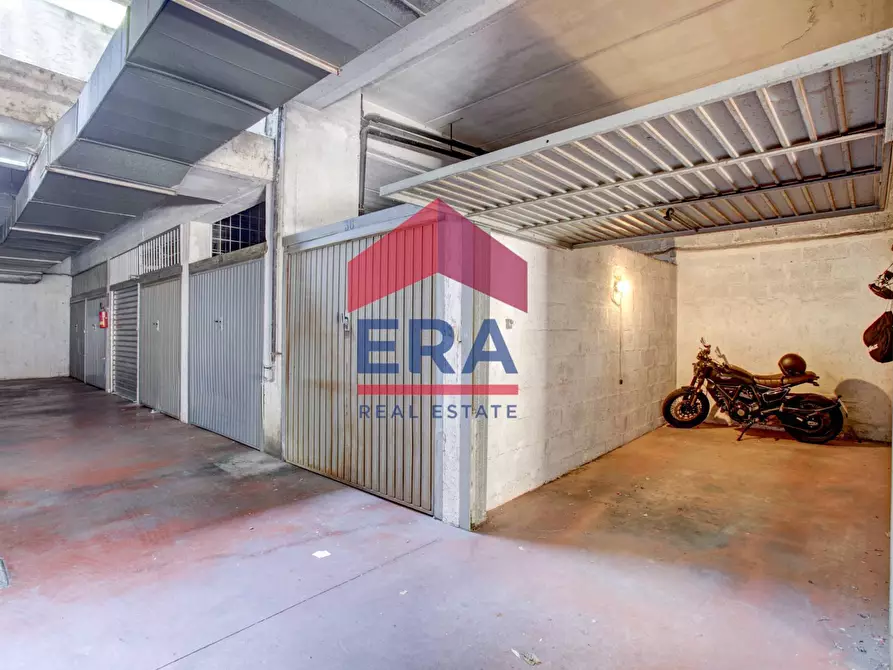 Immagine 10 di Box auto in vendita  in via Giuseppe Tomasi di Lampedusa a Roma