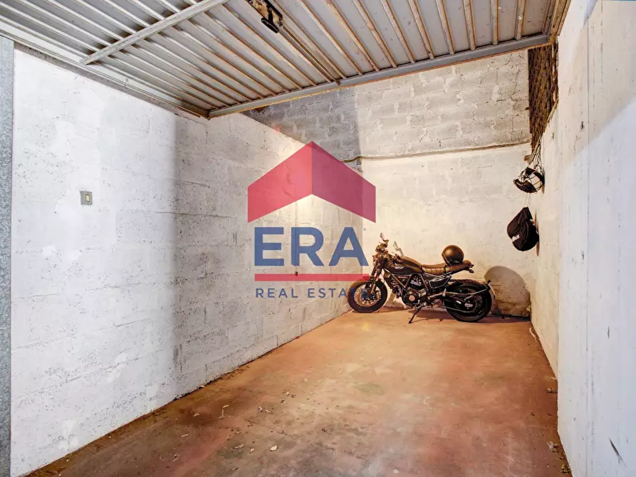 Immagine 11 di Box auto in vendita  in via Giuseppe Tomasi di Lampedusa a Roma