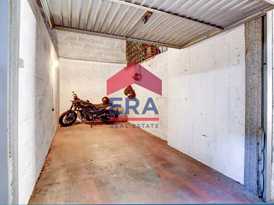 Immagine 13 di Box auto in vendita  in via Giuseppe Tomasi di Lampedusa a Roma