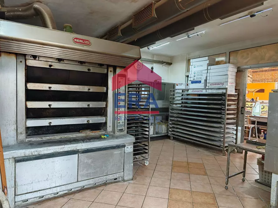 Immagine 17 di Attività commerciale in vendita  in Piazza san benedetto da norcia a Pomezia