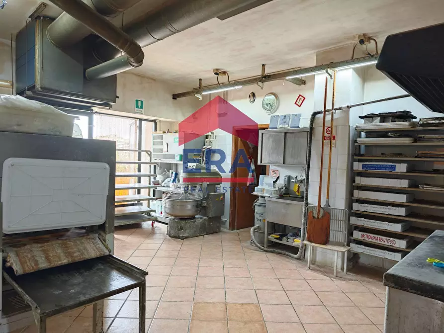 Immagine 13 di Attività commerciale in vendita  in Piazza san benedetto da norcia a Pomezia