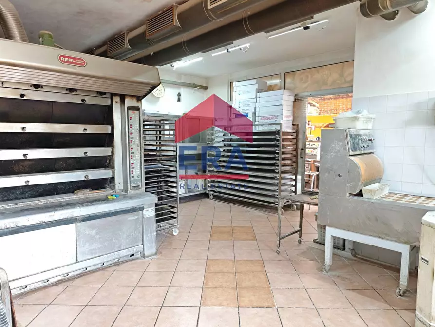 Immagine 14 di Attività commerciale in vendita  in Piazza san benedetto da norcia a Pomezia