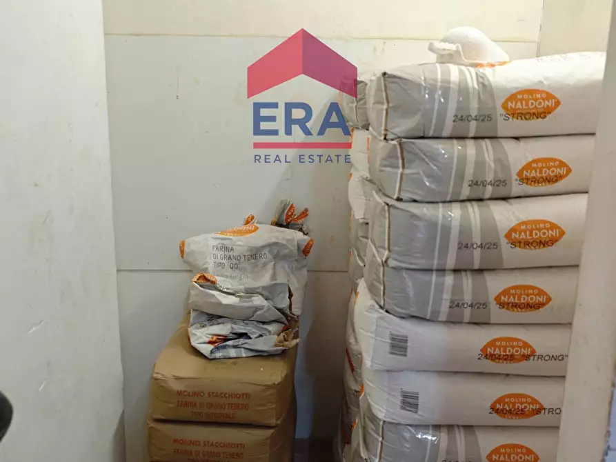 Immagine 18 di Attività commerciale in vendita  in Piazza san benedetto da norcia a Pomezia