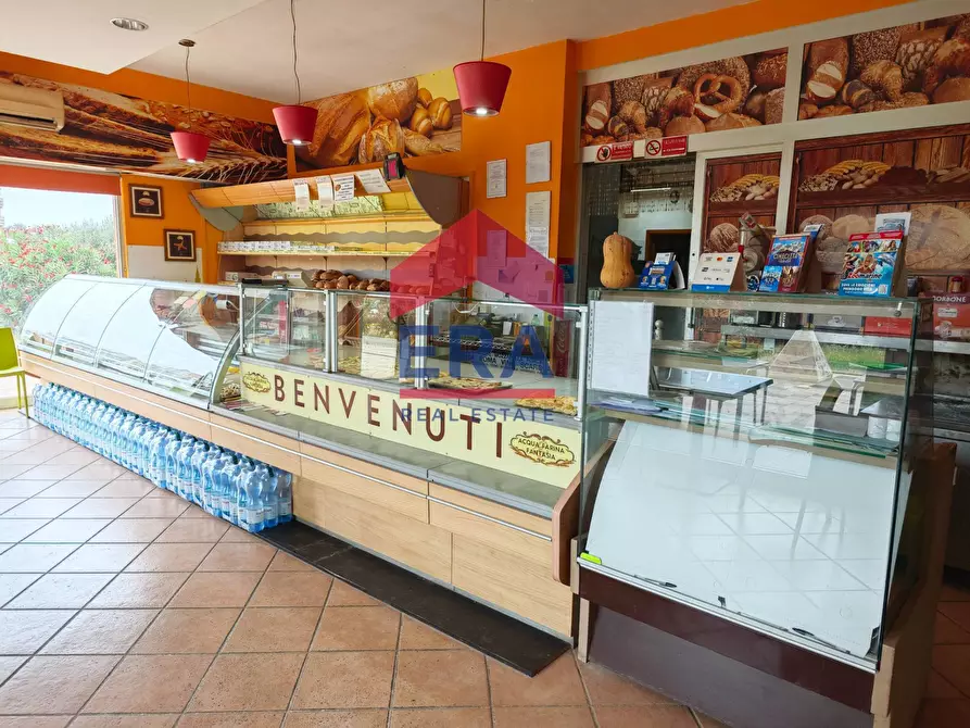 Immagine 5 di Attività commerciale in vendita  in Piazza san benedetto da norcia a Pomezia