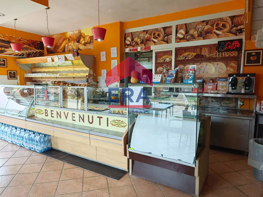 Immagine 8 di Attività commerciale in vendita  in Piazza san benedetto da norcia a Pomezia