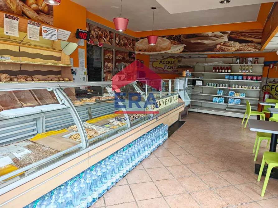 Immagine 9 di Attività commerciale in vendita  in Piazza san benedetto da norcia a Pomezia