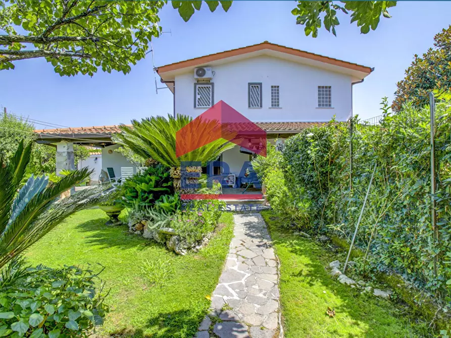 Immagine 1 di Villa in vendita  in viale colle romito a Ardea