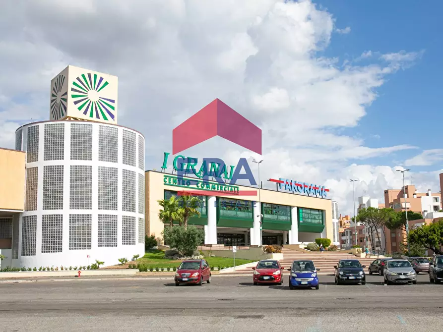 Immagine 2 di Locale commerciale in vendita  in Via Mario Rigamonti a Roma