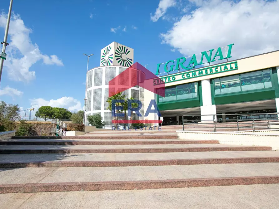 Immagine 4 di Locale commerciale in vendita  in Via Mario Rigamonti a Roma