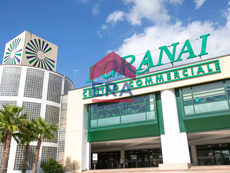 Immagine 5 di Locale commerciale in vendita  in Via Mario Rigamonti a Roma