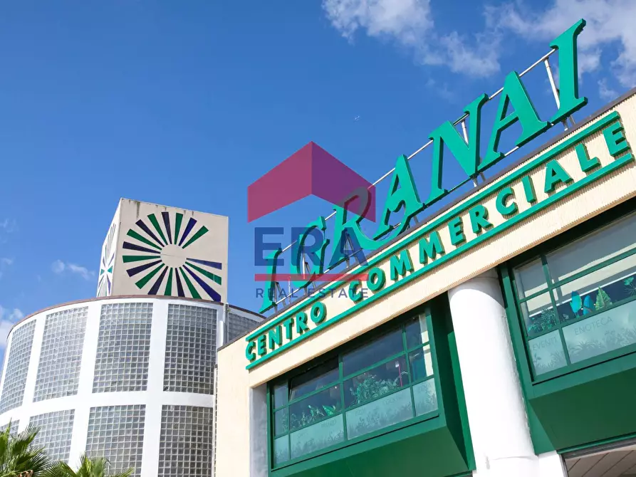 Immagine 6 di Locale commerciale in vendita  in Via Mario Rigamonti a Roma