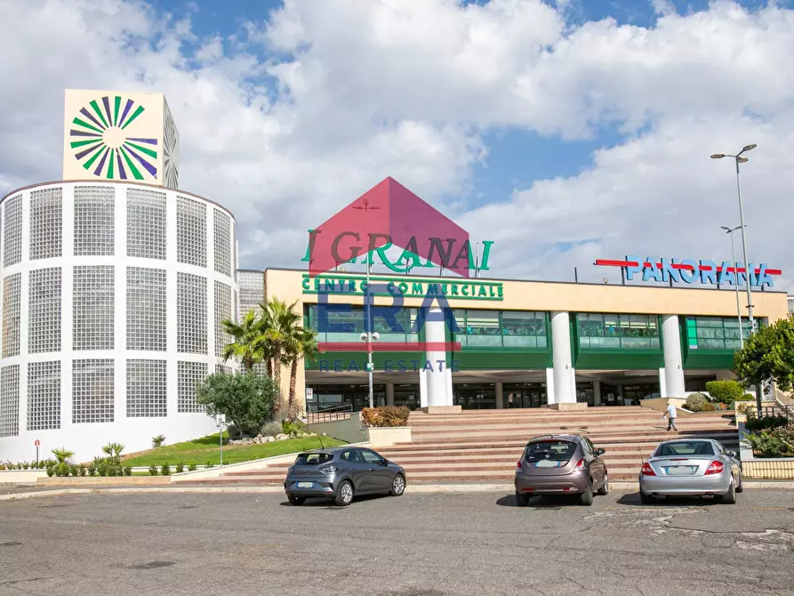 Immagine 7 di Locale commerciale in vendita  in Via Mario Rigamonti a Roma