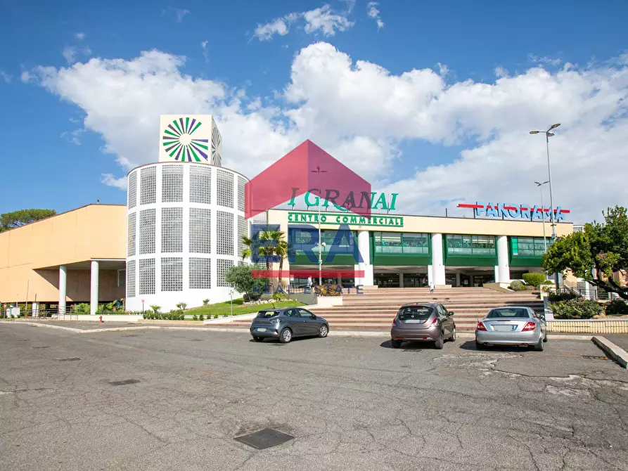 Immagine 8 di Locale commerciale in vendita  in Via Mario Rigamonti a Roma