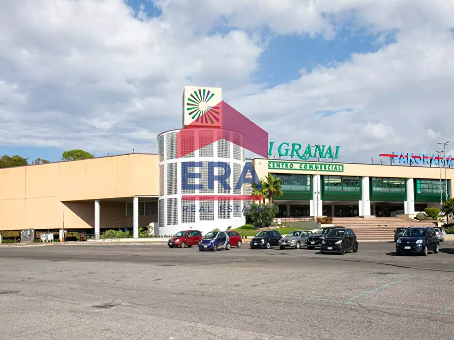 Immagine 9 di Locale commerciale in vendita  in Via Mario Rigamonti a Roma