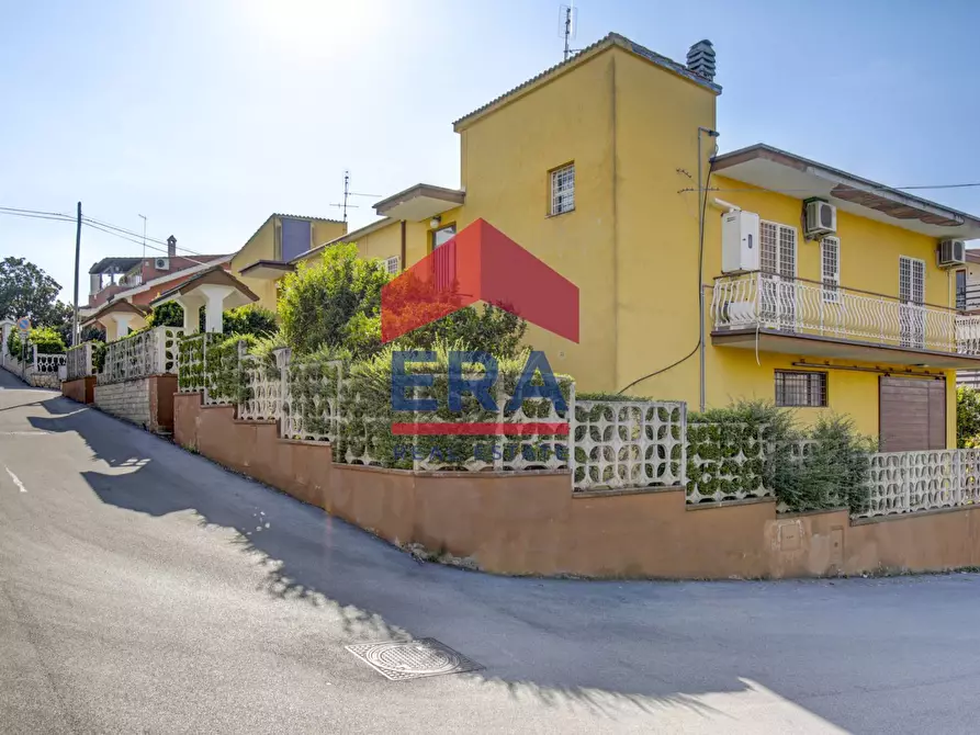 Immagine 3 di Casa bifamiliare in vendita  in Via Treviso a Pomezia